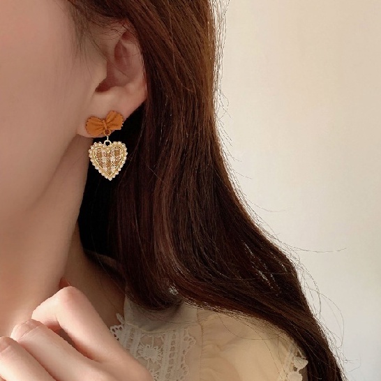Khuyên tai hình nơ và trái tim phong cách cổ điển hợp thời trang
