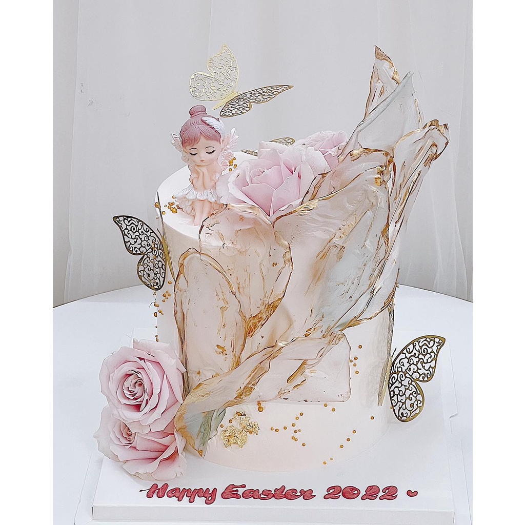 Trang trí bé gái bale cánh thiên thần + chống cằm