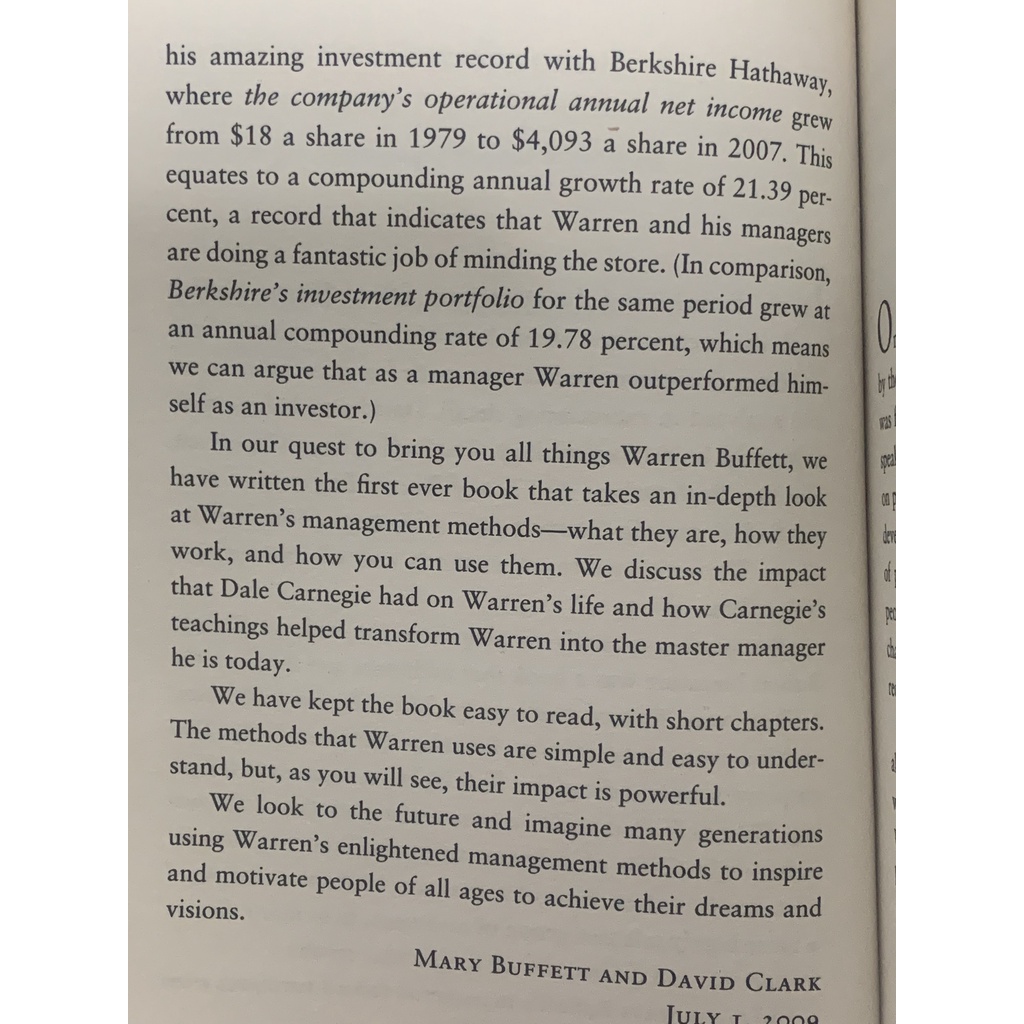 Sách Ngoại Văn - Warren Buffett Management Secrets
