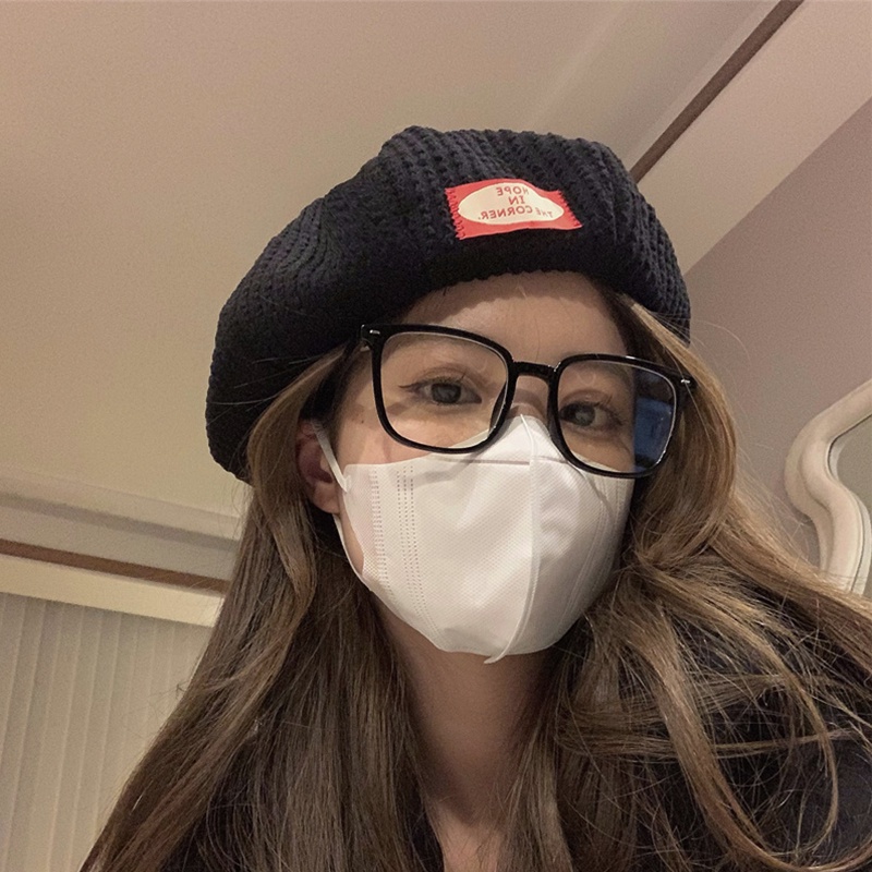 Mũ beret MG STUDIO thiết kế miếng vá màu đỏ thời trang