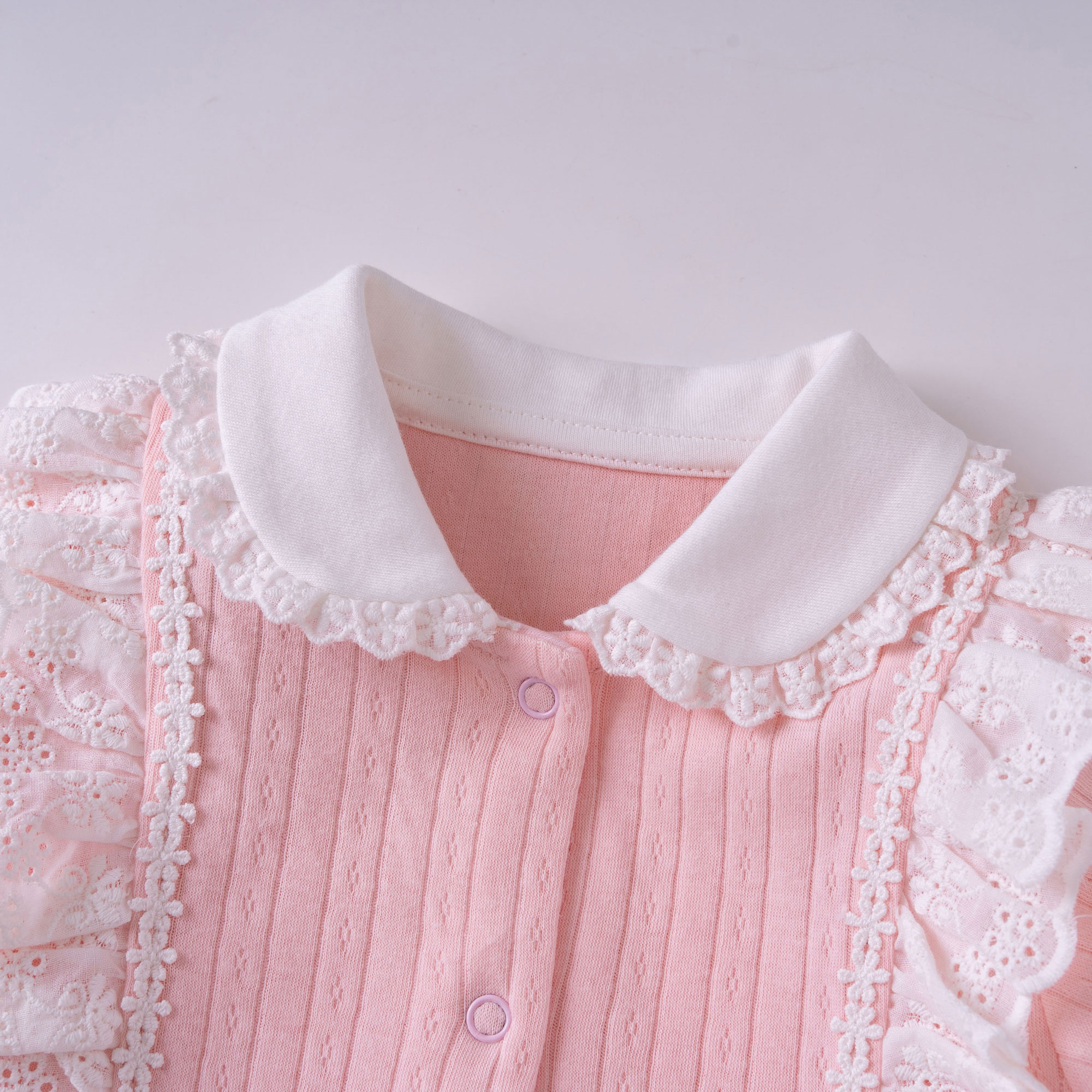 Bộ áo liền quần tay dài phối ren trang trí nơ hồng dễ thương cho bé