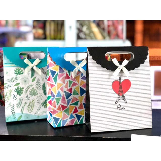 Túi giấy đựng quà / túi quà cứng có nắp dán phối nơ cực xinh - VPP Brendo | BigBuy360 - bigbuy360.vn