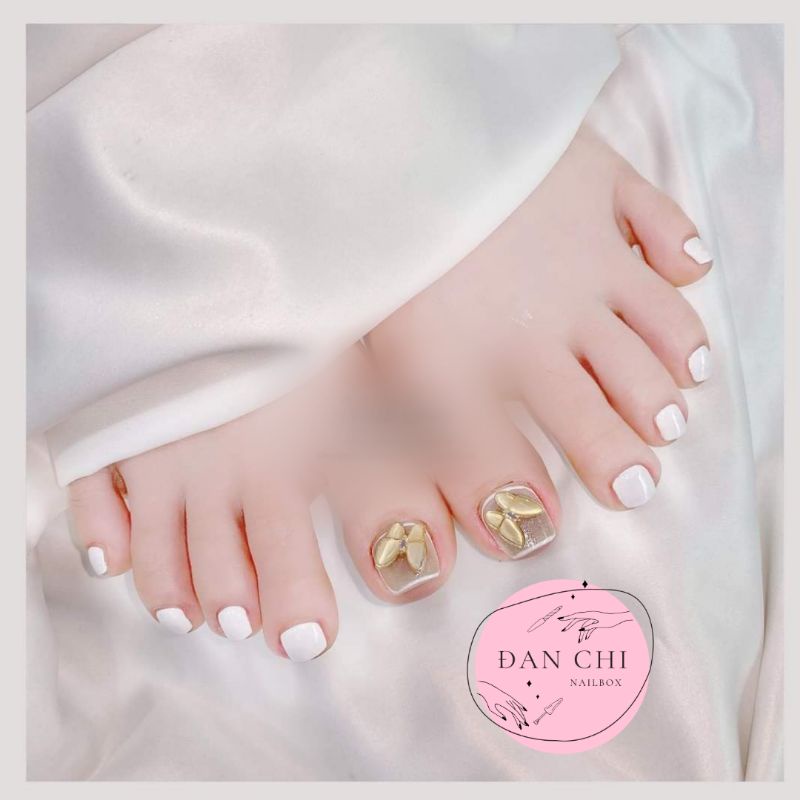 NailBox Chân móng úp thiết kế sẵn Mẫu Trắng Charm Bướm