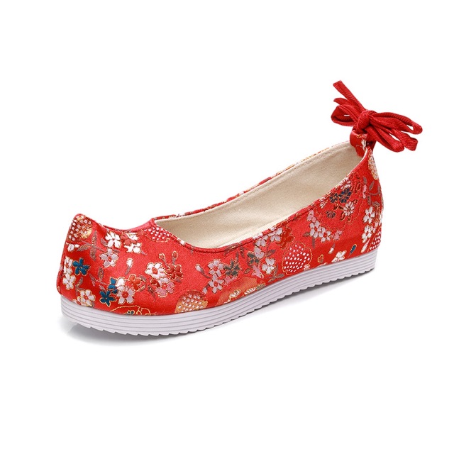 - Giày Thêu Cổ Trang Mũi Hếch Đế Bằng Size 35 đến 39