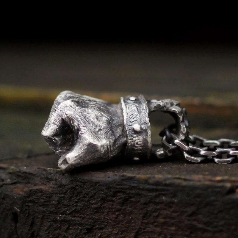 Dây chuyền mặt hình nắm đấm cá tính cho nam