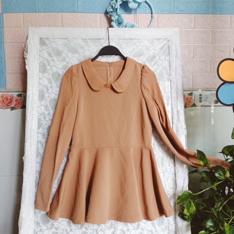 Đầm áo dáng peplum màu nude tay dài cổ sen xinh size S M hàng si tuyển