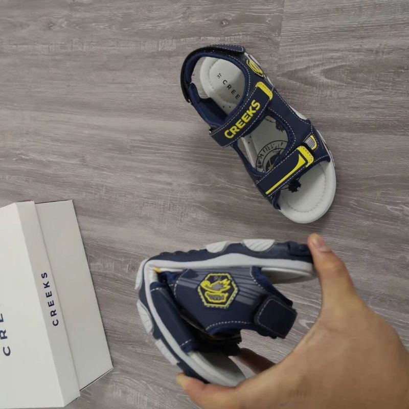 SANDAL CREEKS BÉ TRAI XUẤT DƯ Size 36-40