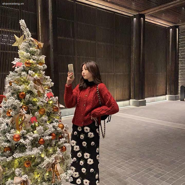 Chân váy nữ dáng suông dài họa tiết hoa xinh xắn thời trang