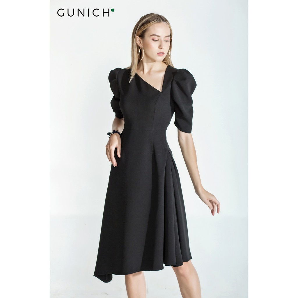 Đầm midi đen cổ lệch tay phồng Gunich