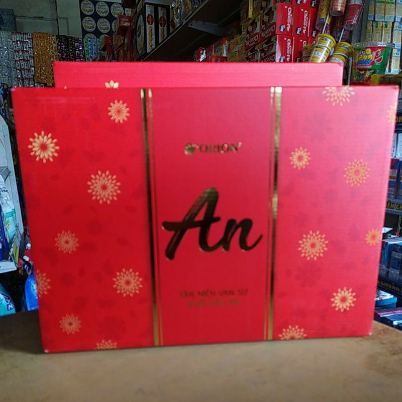 Hộp quà tết An to 976,7 gam , hộp trung703,8 gam có kèm túi xách giấy