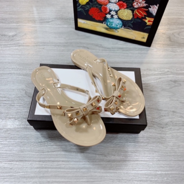 <3 Sale Hot | Trợ Giá | Dép kẹp valentino nơ tán đinh fullbox . . Tháng 7 👡 . ! . * . HOT : ₛ 1212