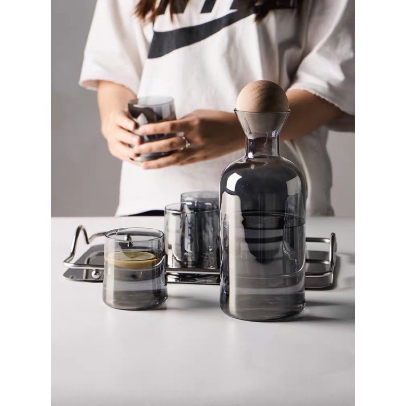 Bộ bình nước thủy tinh màu hổ phách, màu amber, màu trong suốt kèm khay sang trọng