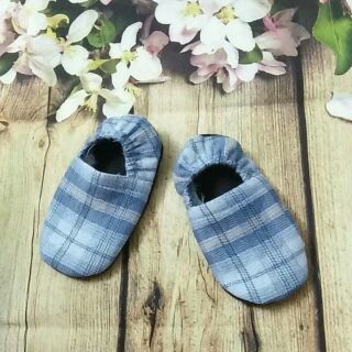 Com Bo 250 đôi giầy nỉ trẻ em và người lớn