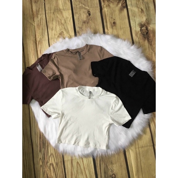 Áo thun cổ tròn VNXK