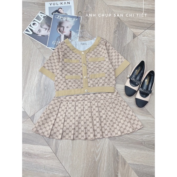 [ 𝐅𝐑𝐄𝐄 𝐒𝐇𝐈𝐏 ] SÉT VÁY GG NHÍ CHẤT KAKI 2 DA MỀM ĐEP NẶNG LẮM CV XẾP LY HÀNG ĐẸP LẮM Ạ