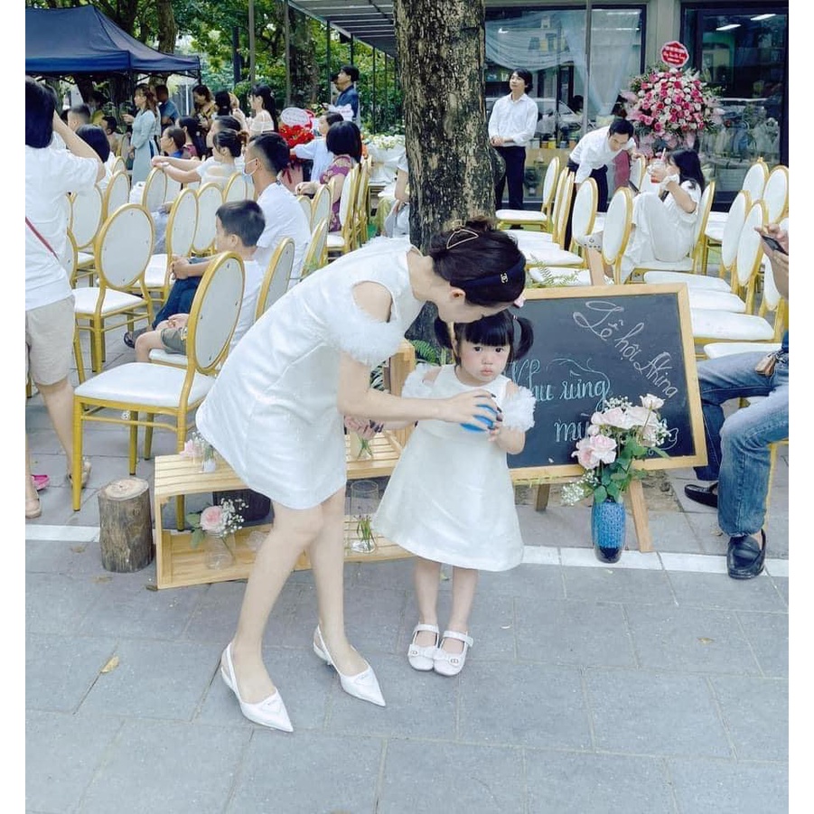 Váy tay ren dáng xoè thiết kế