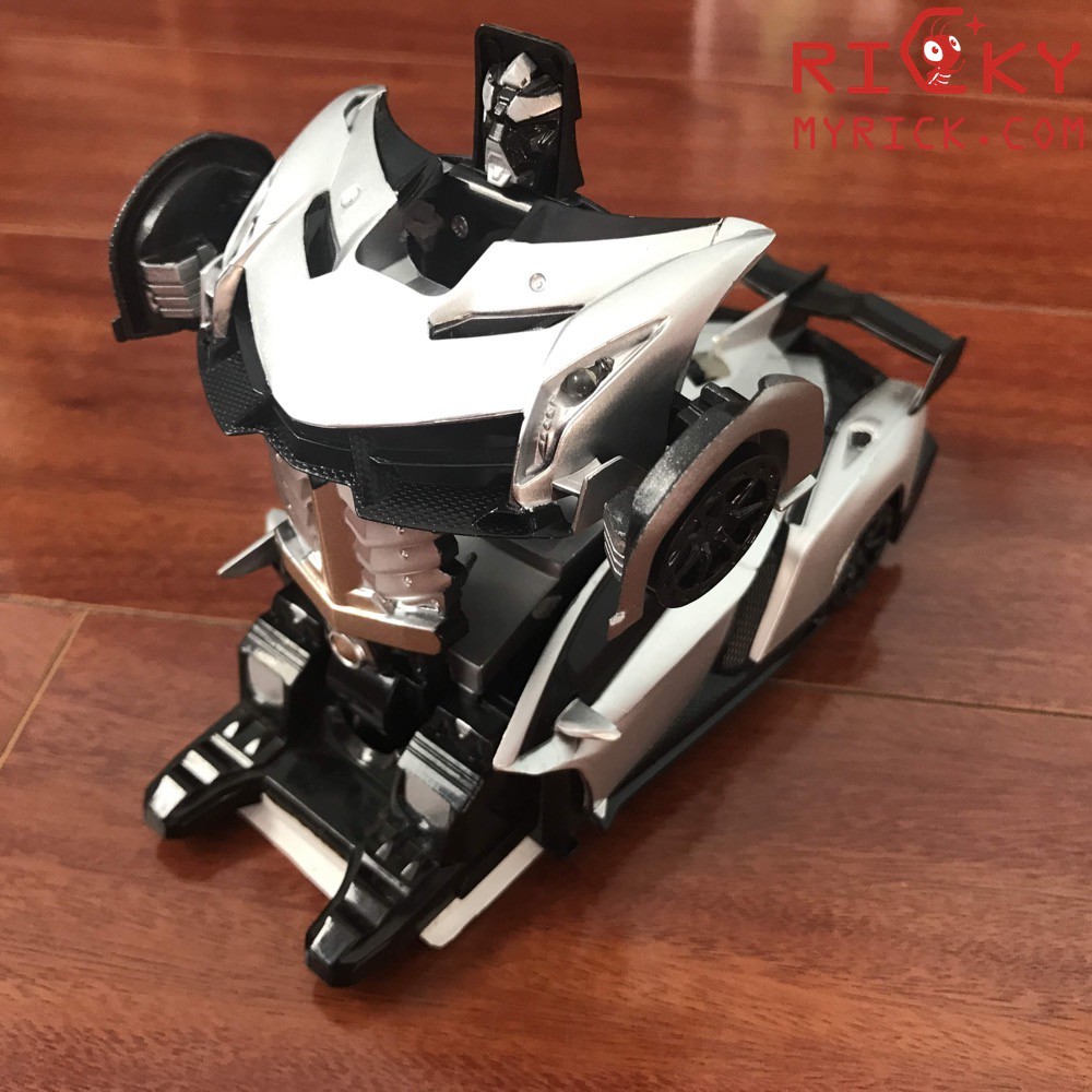 Xe Robot biến hình - Leo tường pin sạc độc đáo
