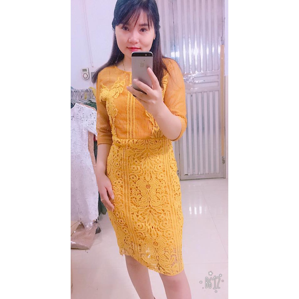 Đầm ren thiết kế tay lỡ ôm body
