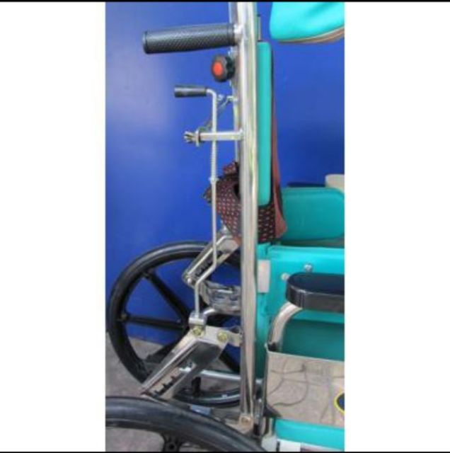 Xe lăn đa năng cho trẻ bại não