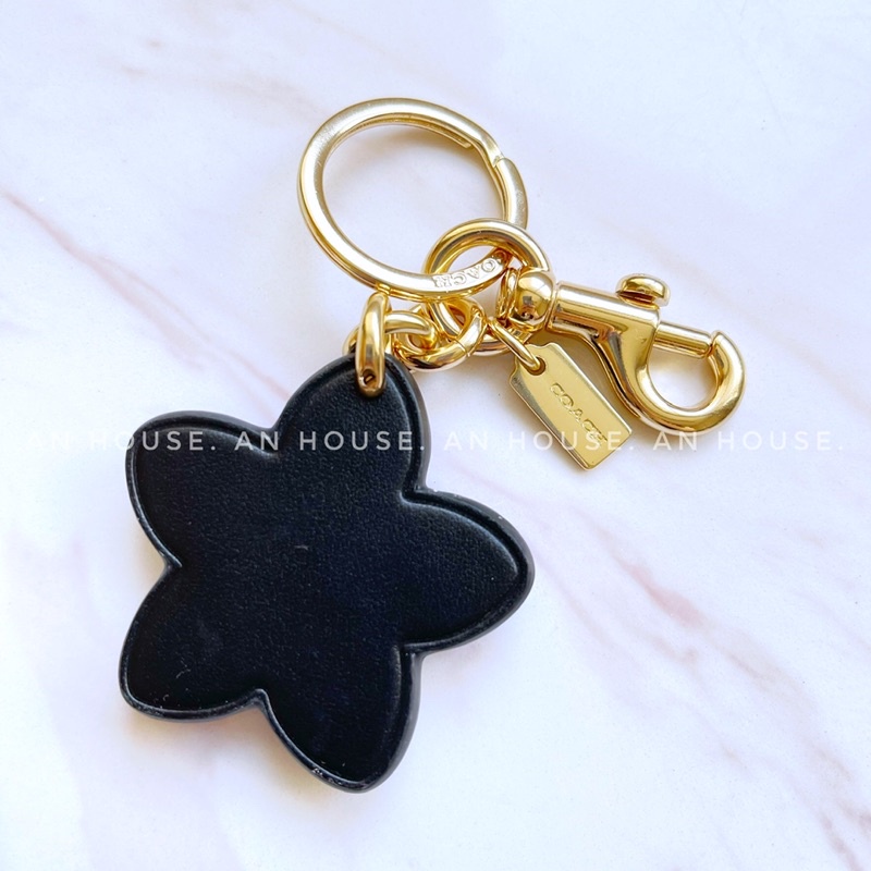 Móc khoá charm Coach hoa 3 tầng