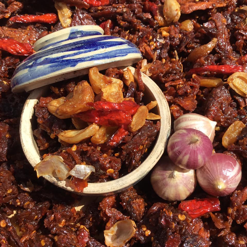 Khô Bò Hồng Ngự Cháy Tỏi Lon 150Gram | BigBuy360 - bigbuy360.vn