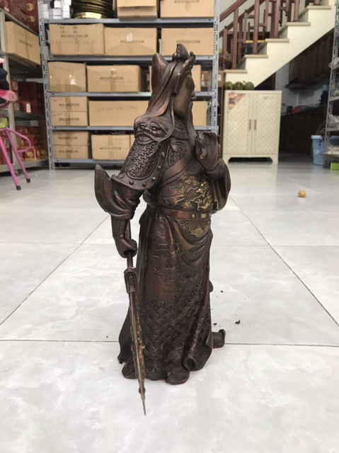 Tượng Quan Công trấn ải cao 38cm vật phẩm phong thuỷ bằng đồng