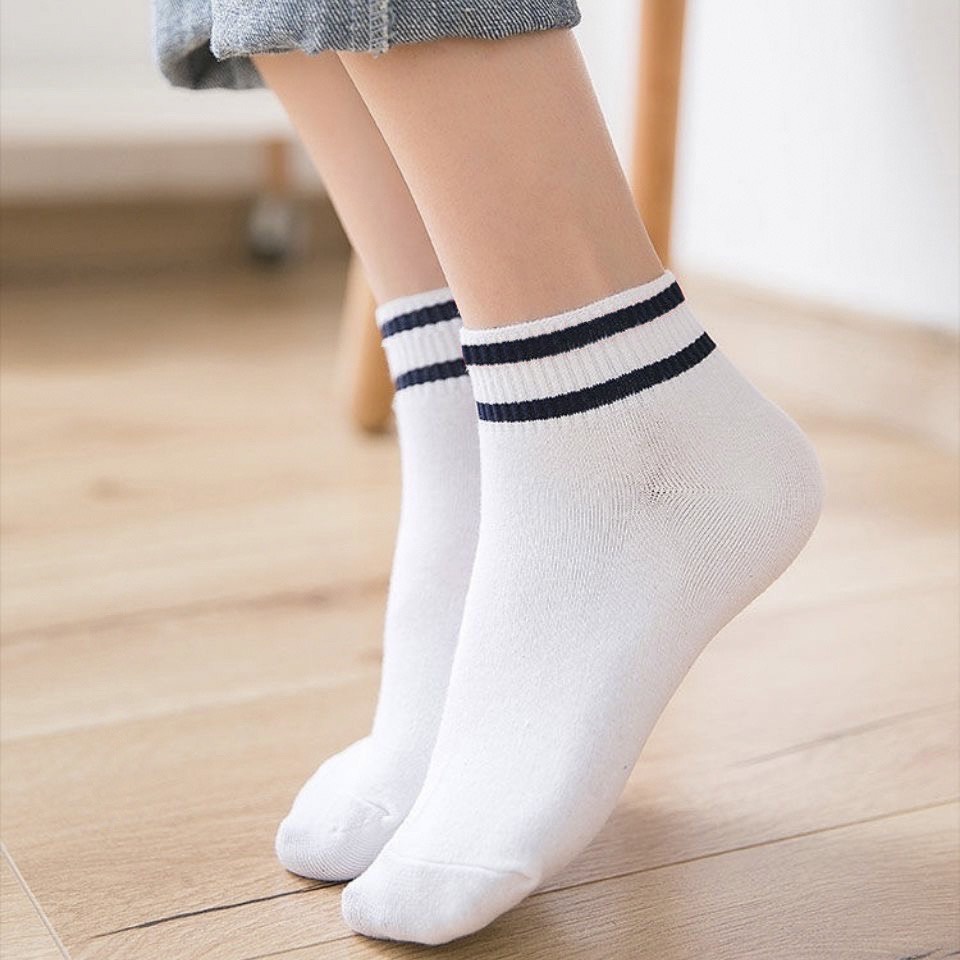 Có sẵn: Tất nữ đen trắng kẻ viền- tất thể thao