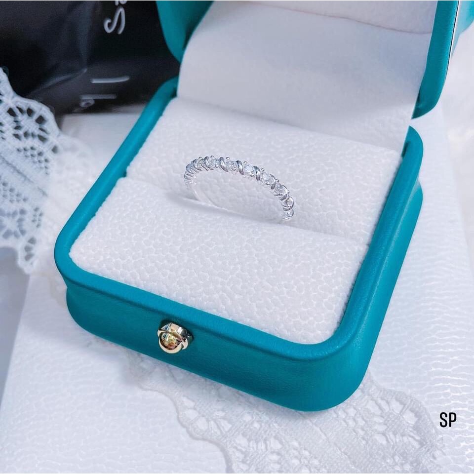 Nhẫn nữ vặn xoắn đính đá nhỏ chuẩn bạc ta - Kho sỉ bạc Nhất Linh