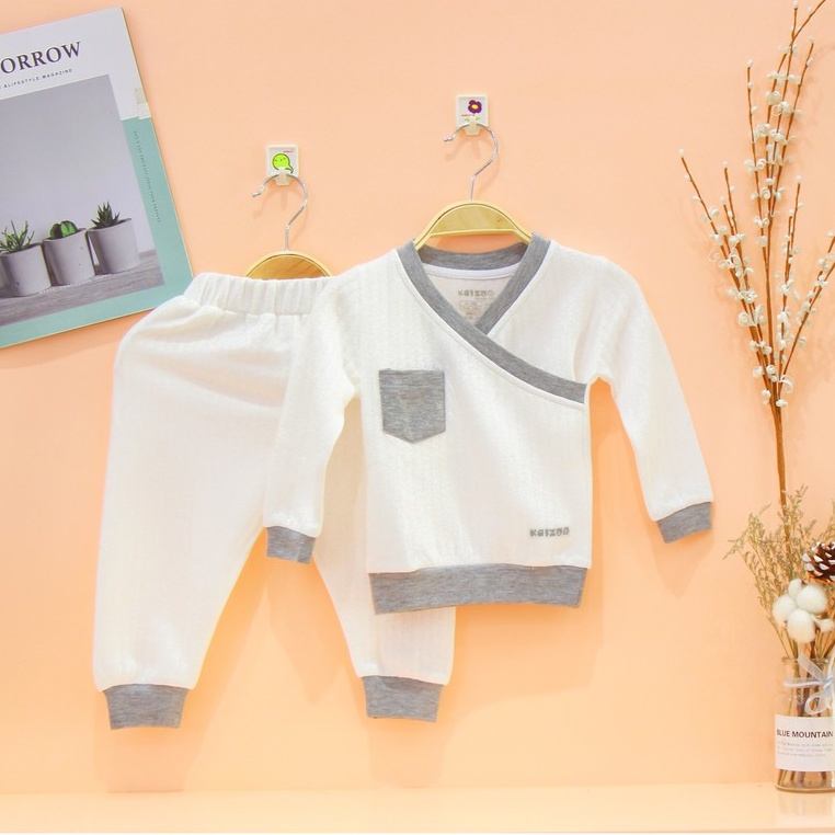 Bộ Kaizoo Tay Dài Cổ Chéo Cotton Xốp  Màu Trắng