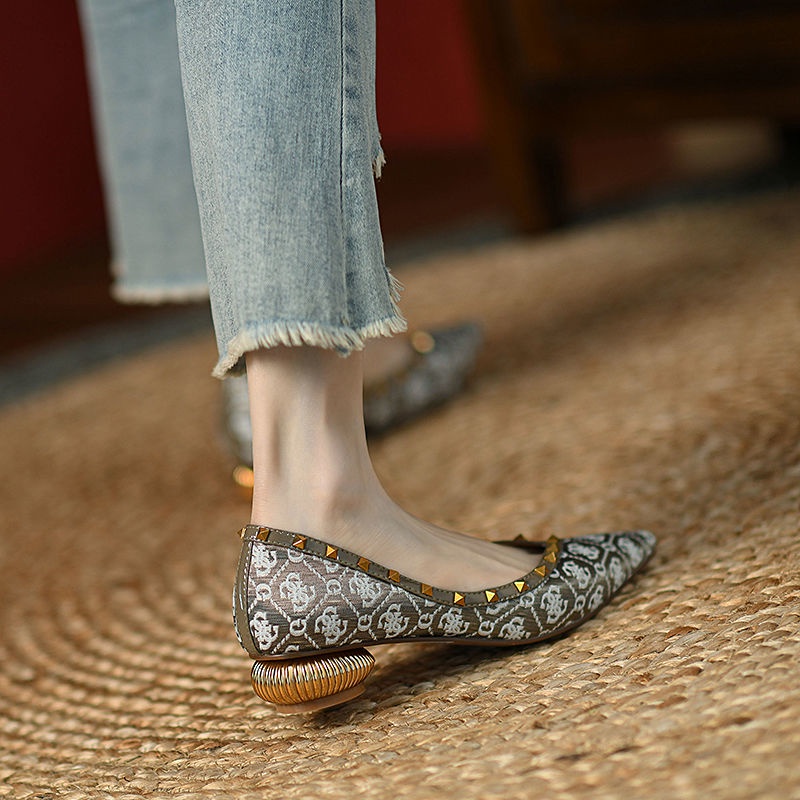 Giày Da Nữ Đế Thấp Mũi Nhọn Đính Đinh Tán Phong Cách Pháp Cổ Điển Size 35-40 (2 Kiểu)