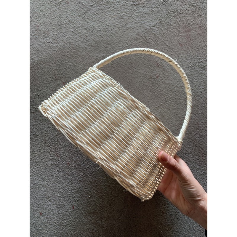 Giỏ cắm hoa bằng mây kiểu túi, size lớn