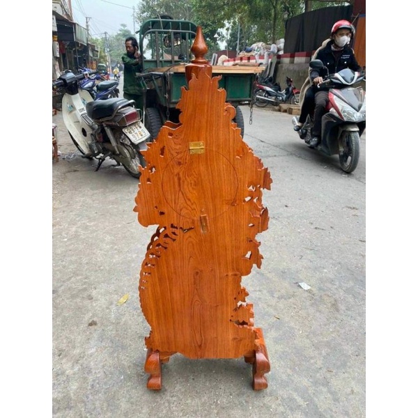 Đồng hồ gỗ hương đá kích thước cao 110 ngang 48 sâu 20 cm.