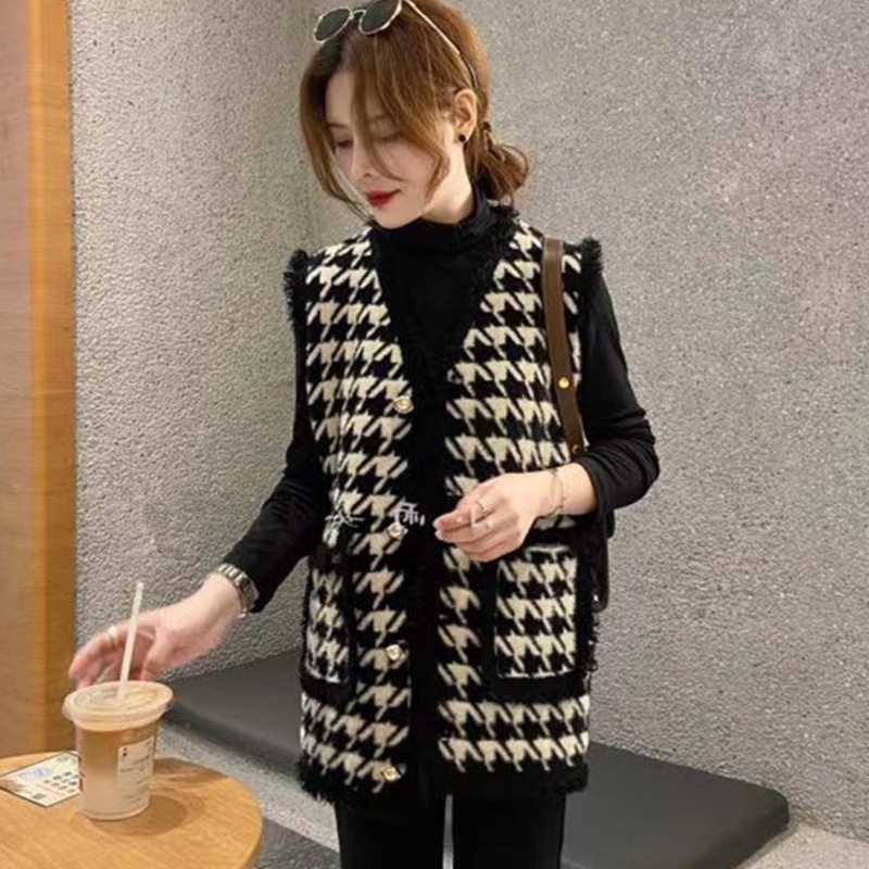Áo khoác cardigan sát nách cổ chữ V họa tiết sọc răng cưa phong cách Hàn Quốc thời trang