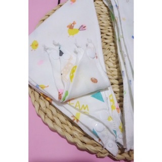 Khăn xô tam giác 4 lớp có 2 cúc chỉnh (1 chiếc)