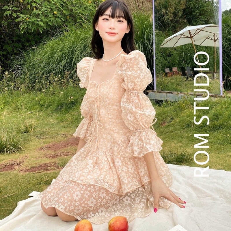 Đầm tầng xoè tay bồng cổ vuông thắt nơ voan hoa Cali cala dress