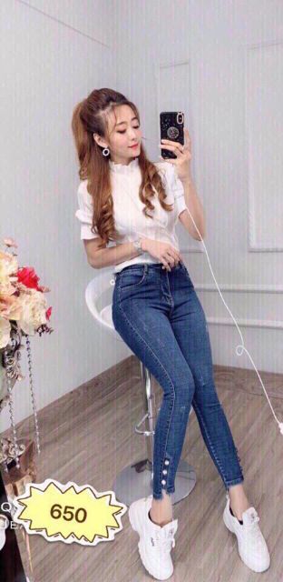 Quần bò nữ gấu đính khuy phong cách | BigBuy360 - bigbuy360.vn