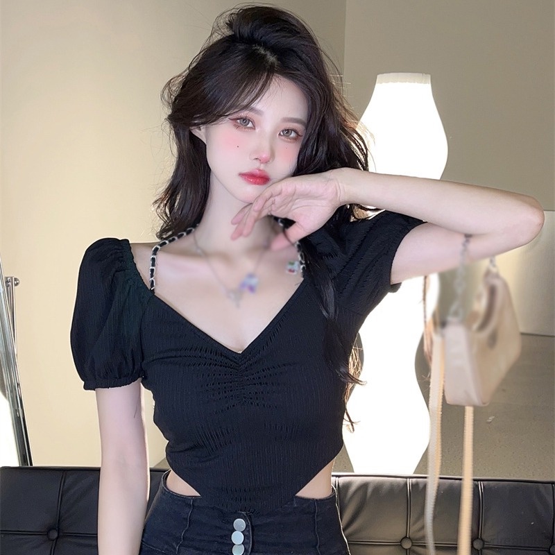 Áo Thun Croptop Ngắn Tay Cổ Chữ V Hở Lưng Phối Dây Xích Phong Cách Quyến Rũ