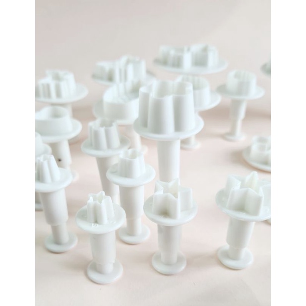 Bộ cutter nhấn lò xo nhựa 33 món