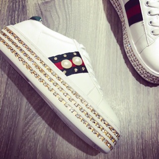 Gucci ngọc viền đế đinh sau