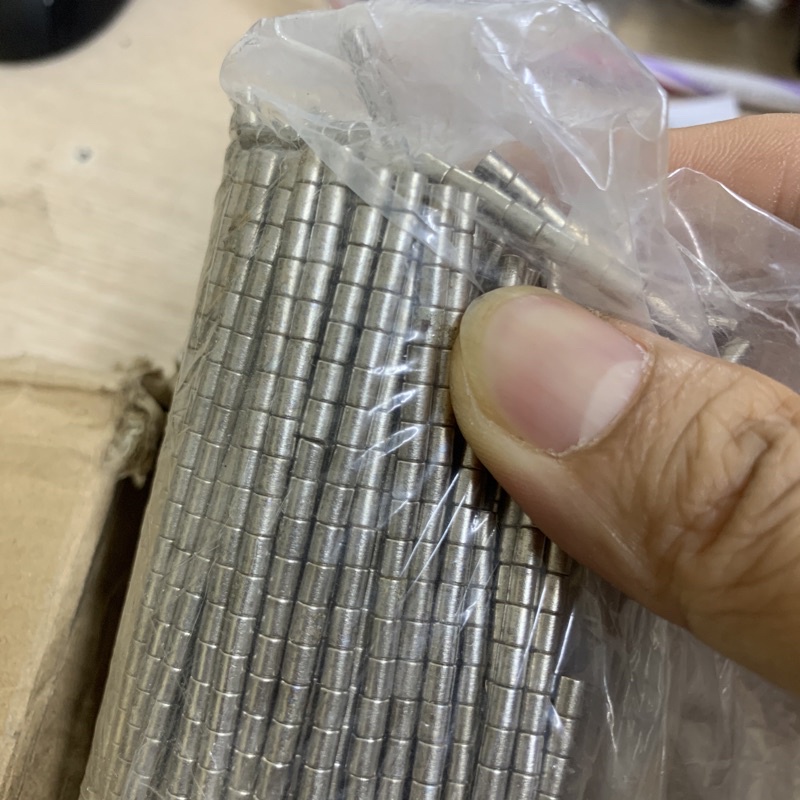 nam châm 3x4mm ( 400 Viên)