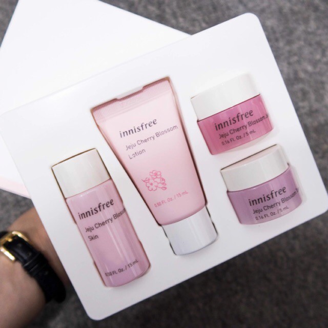 Bộ mini dưỡng trắng da Innisfree Jeju Cherry Blossom Skin