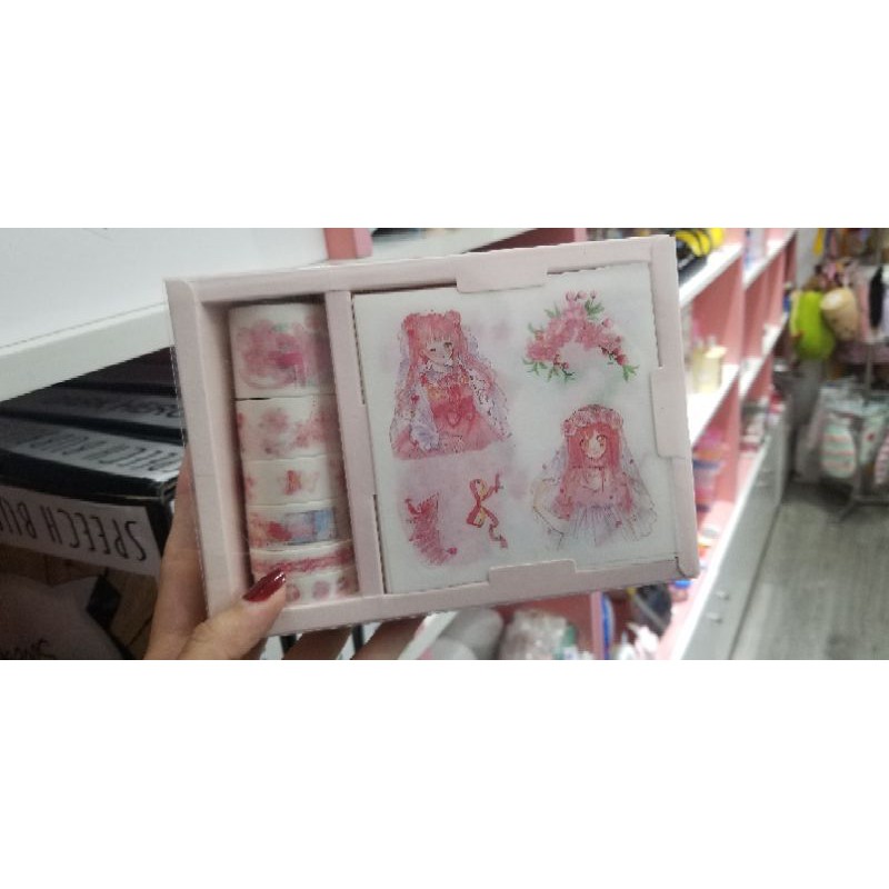 Hộp 7 cuộn băng dính kèm 9 sticker trang trí