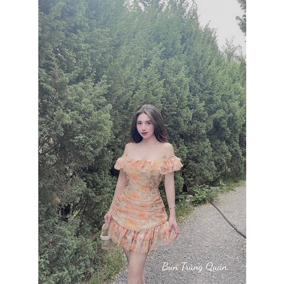 Váy hoa trễ vai