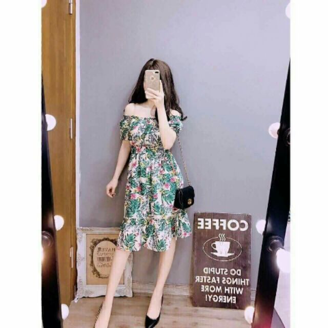 XẢ Váy xanh hoa lá trễ vai còn S