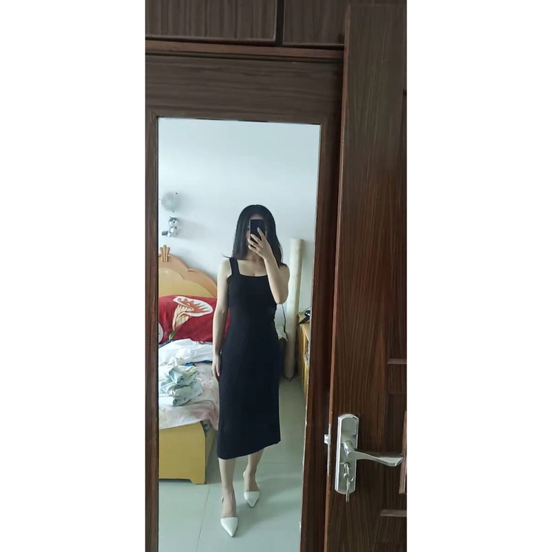 Váy len 2 dây bản to cổ vuông dáng dài xoè nhẹ hoạ tiết xương cá lạ mắt xinh xắn thu đông 2020