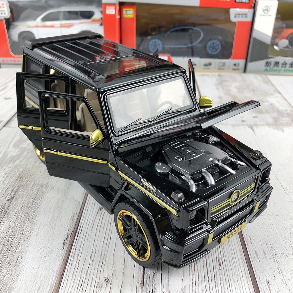 Mô hình xe ô tô Mercedes AMG G65 Brabus tỉ lệ 1:24 chất liệu hợp kim cao cấp, có đèn và âm thanh.