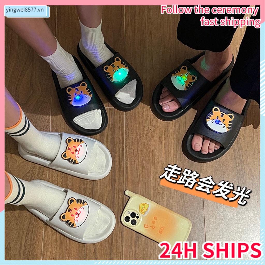 Dép Sandal Phát Sáng Chống Trượt Dễ Thương Dành Cho Trẻ Em Và Người Lớn