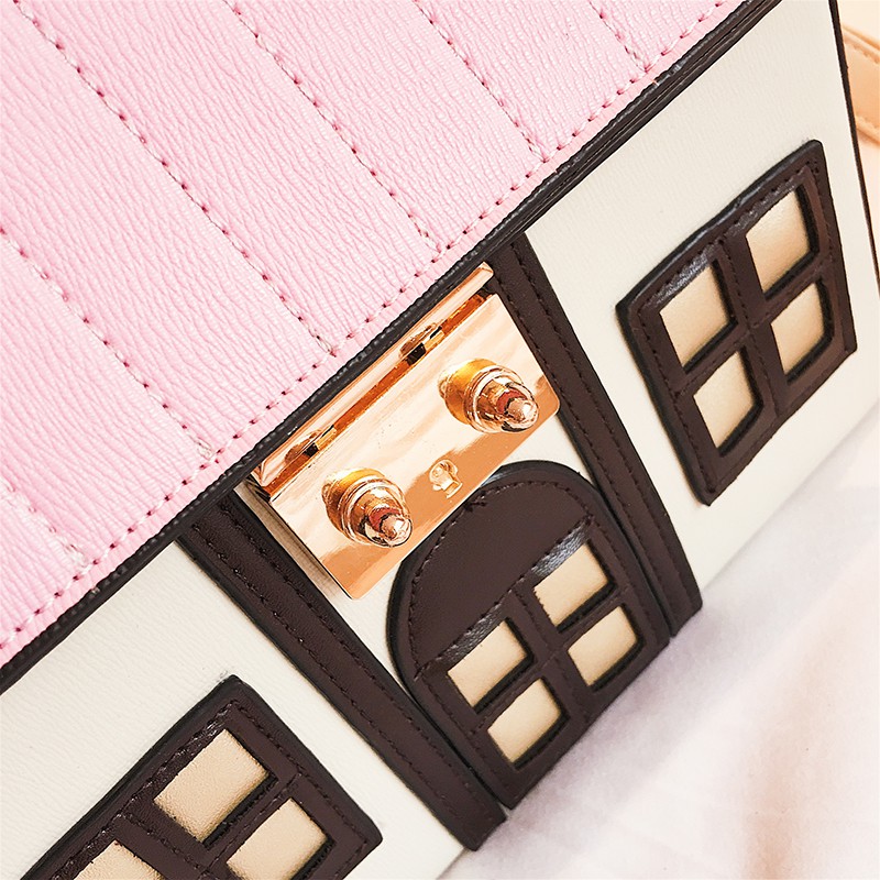 Túi xách đeo chéo hình ngôi nhà độc lạ