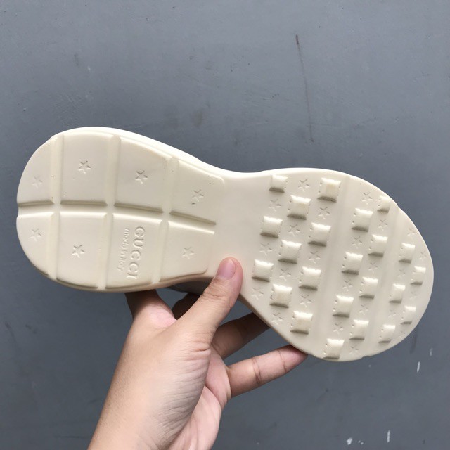 Giầy Gu ki màu trắng kem da mềm loại không logo (Ảnh thật, full box, tặng tất) | BigBuy360 - bigbuy360.vn