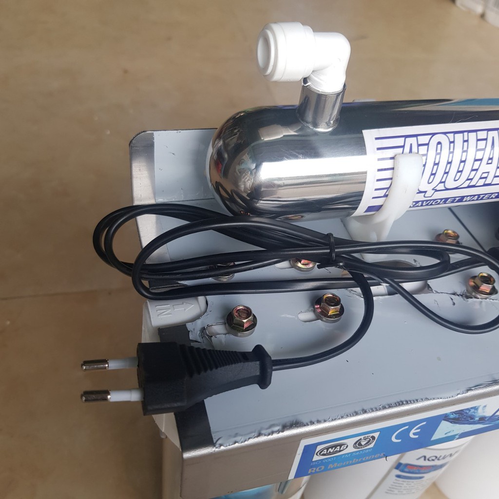 Bộ lọc nước sạch có đèn UV AquaPro diệt 99.99% vi khuẩn gây hại.